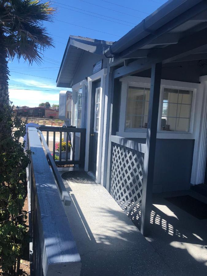 The Monterey Fireplace Inn Exterior photo