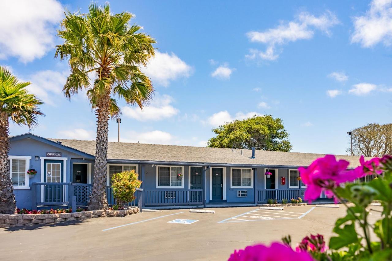 The Monterey Fireplace Inn Exterior photo