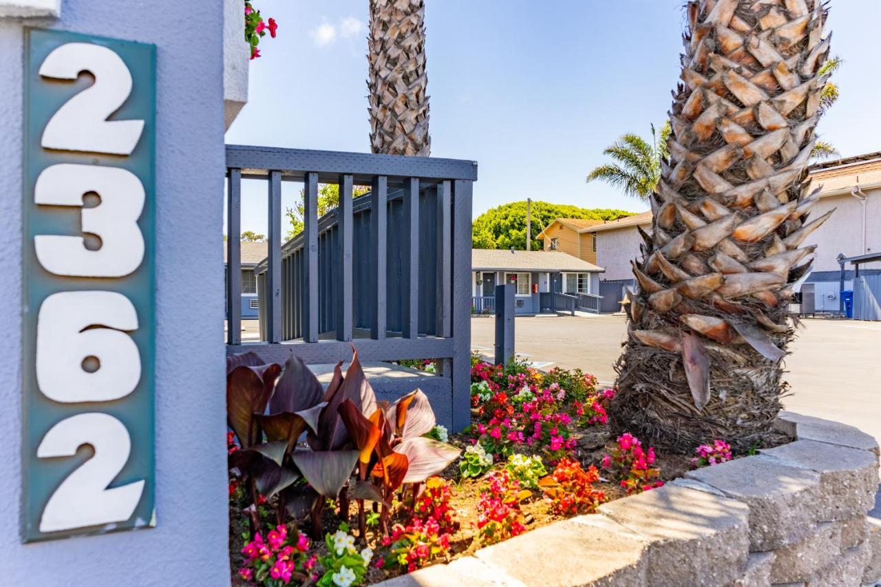 The Monterey Fireplace Inn Exterior photo