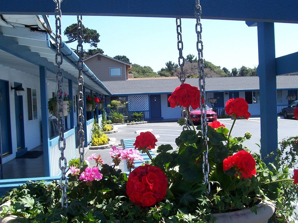 The Monterey Fireplace Inn Exterior photo