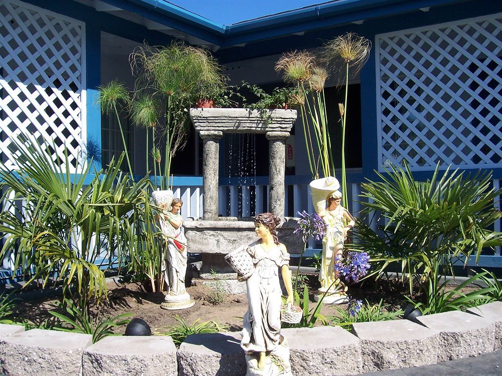 The Monterey Fireplace Inn Exterior photo