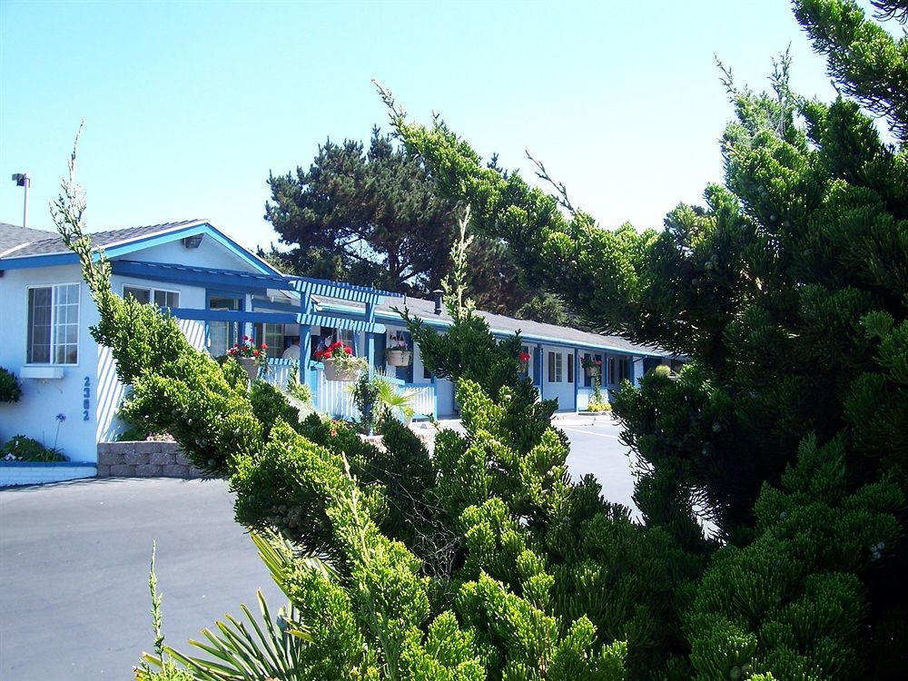 The Monterey Fireplace Inn Exterior photo